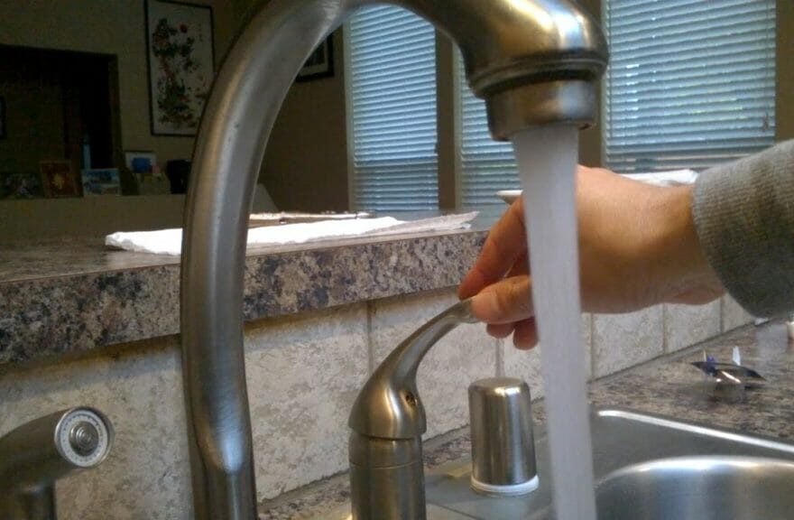 how to replace a single handle kitchen faucet