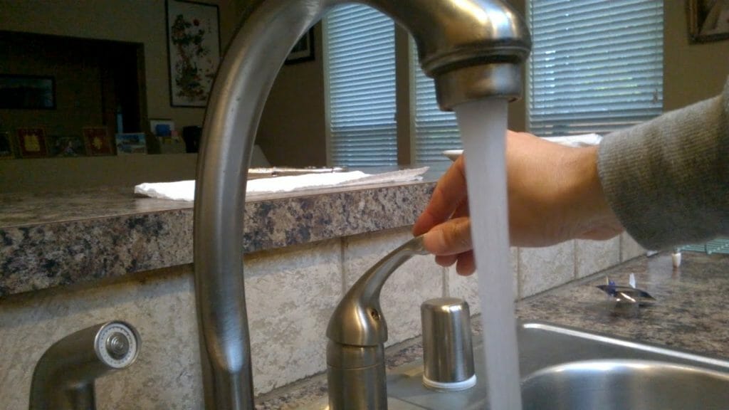 how to replace a single handle kitchen faucet