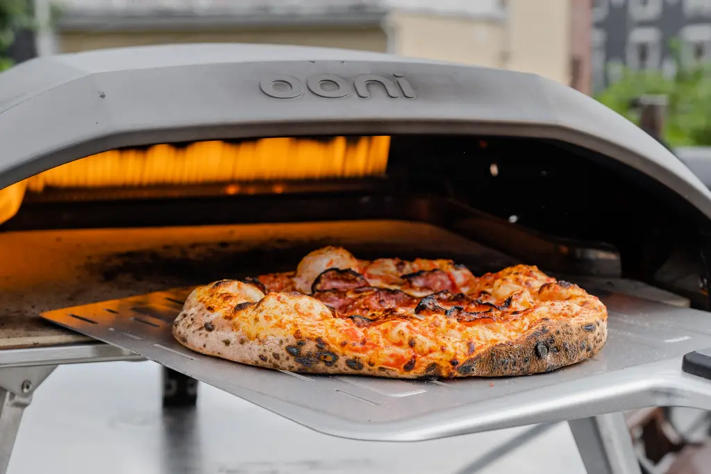 Gas Grill Into An Outdoor Pizza Oven