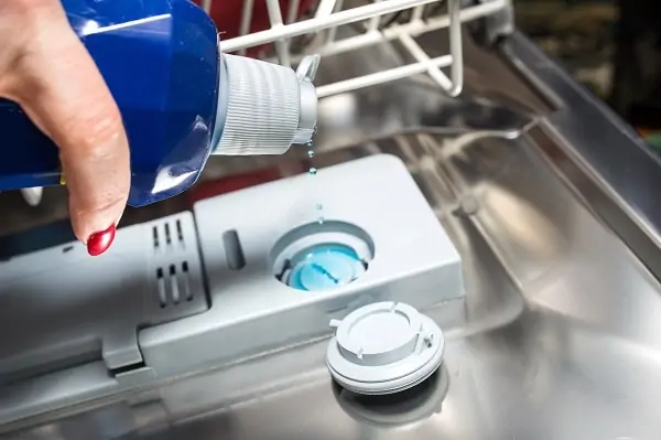 Using Rinse Aid in Dishwashers