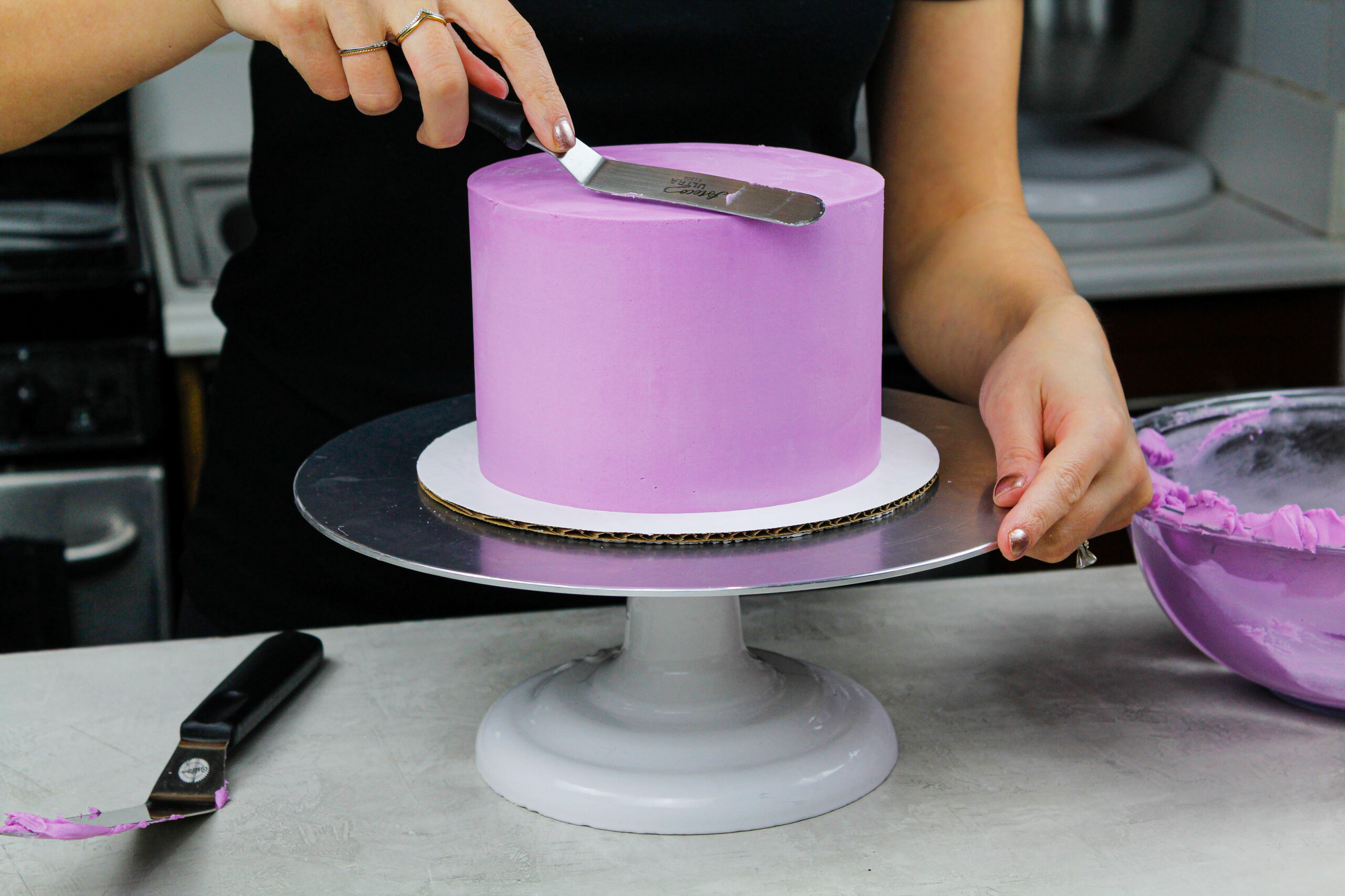 how to cool a cake before frosting