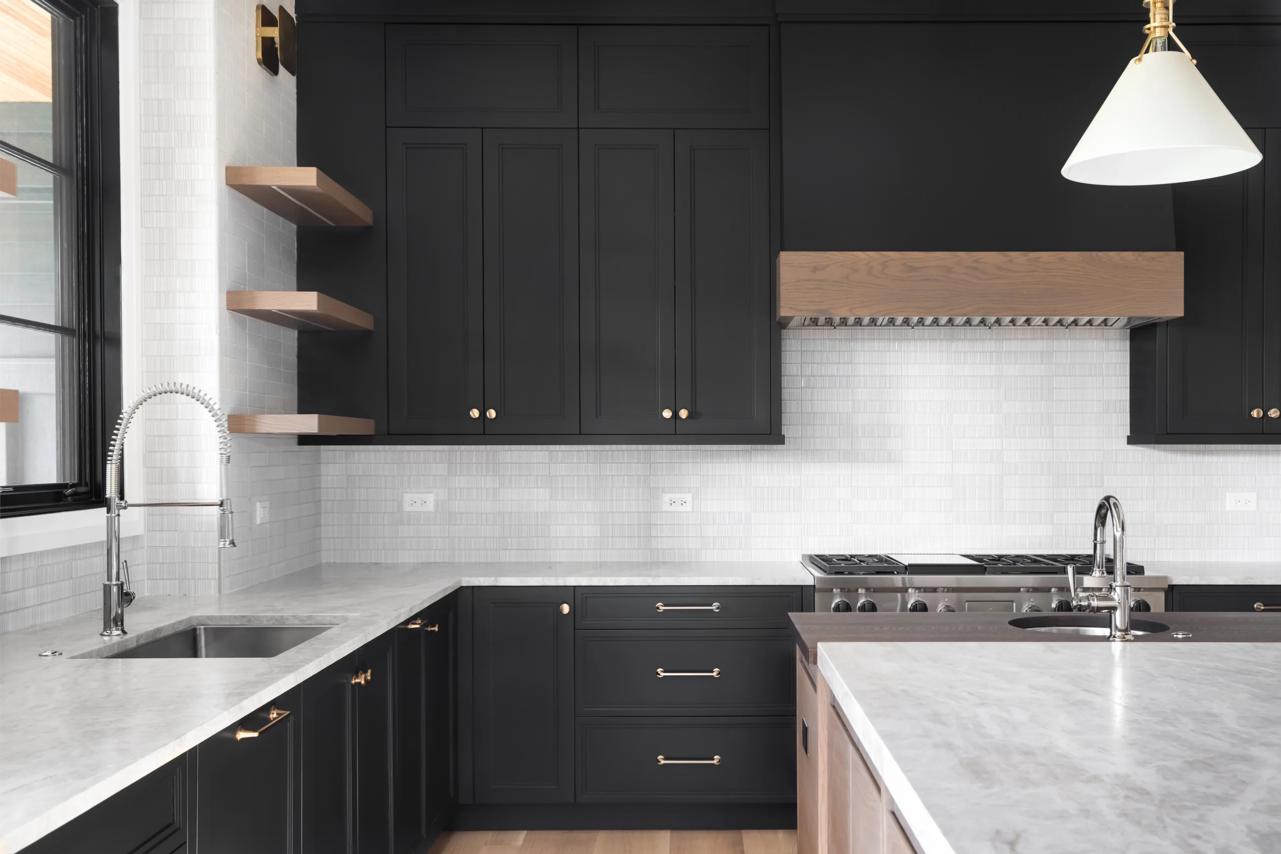 Are Black Kitchen Cabinets in Style