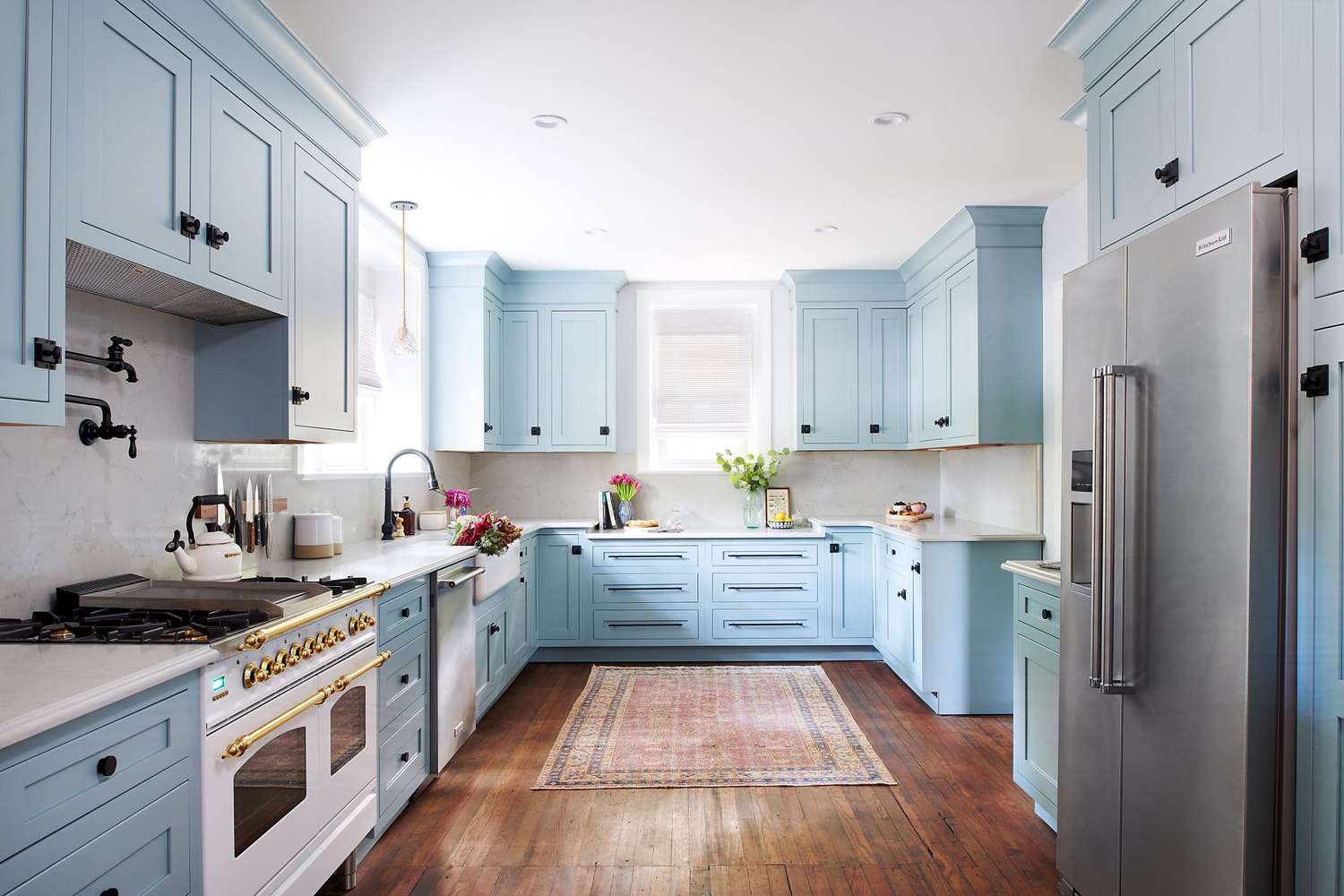 Choosing the Perfect Colors for Your Kitchen Cabinets