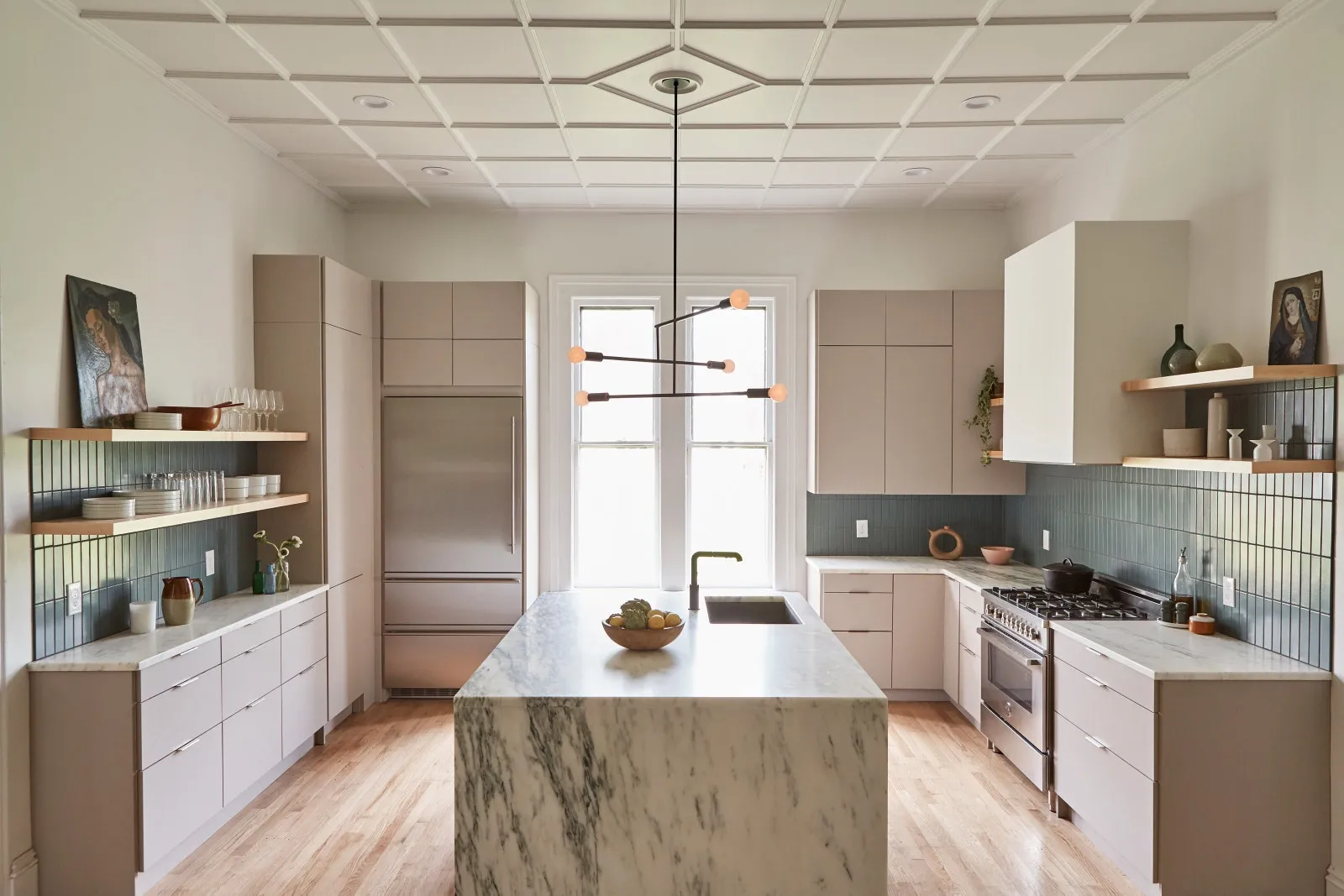 How to Clean Laminate Cupboards Without Streaking