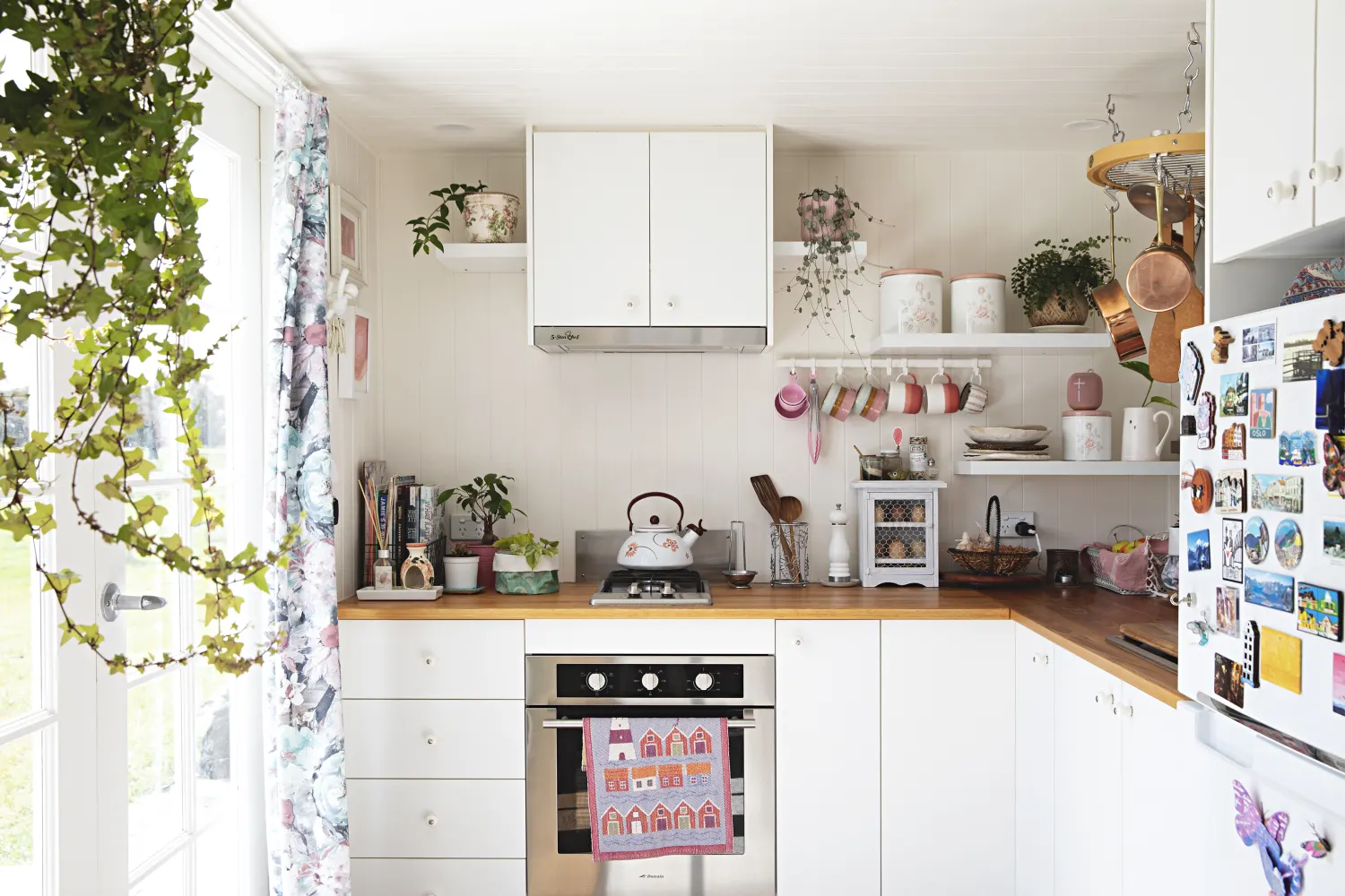 How to Organize a Small Kitchen Without a Pantry