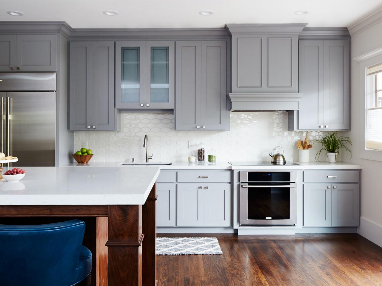 What to Use to Clean Kitchen Cabinets Before Painting