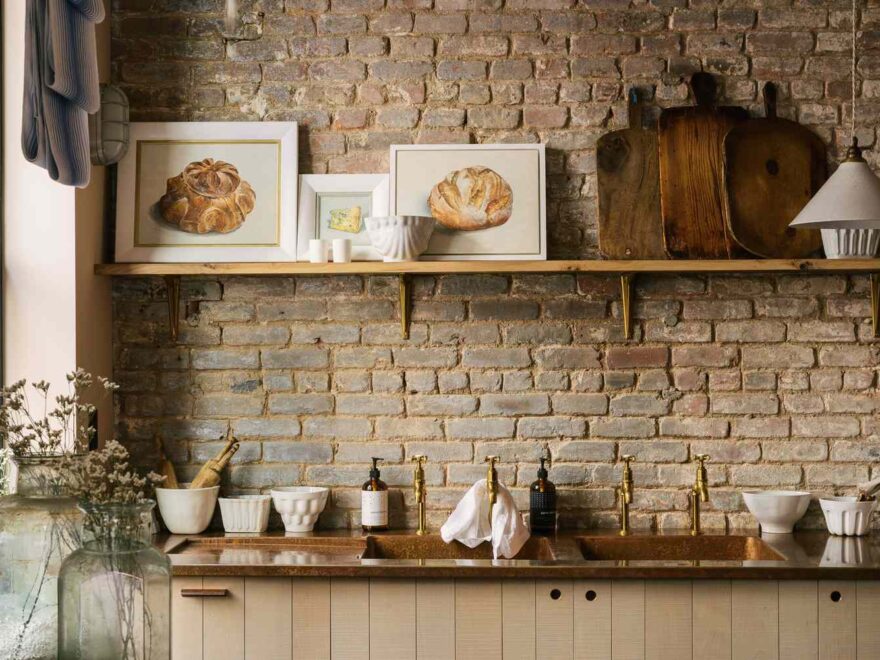 How to Decorate Kitchen Shelves